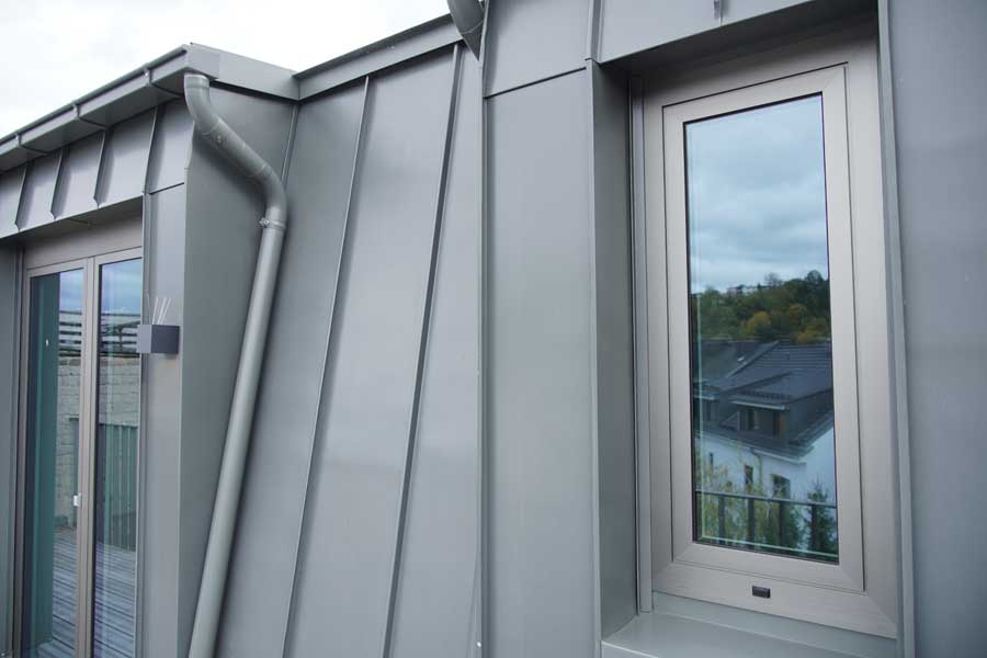 Eloxal E6 EV2, GRANODAL® C-71, E5 S-120-2 Bronzefarbene Bildfassade in Eloxal E6 C32