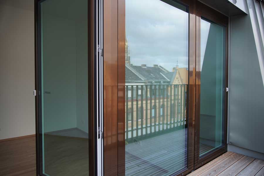 Eloxal E6 EV2, GRANODAL® C-71, E5 S-120-2 Bronzefarbene Bildfassade in Eloxal E6 C32