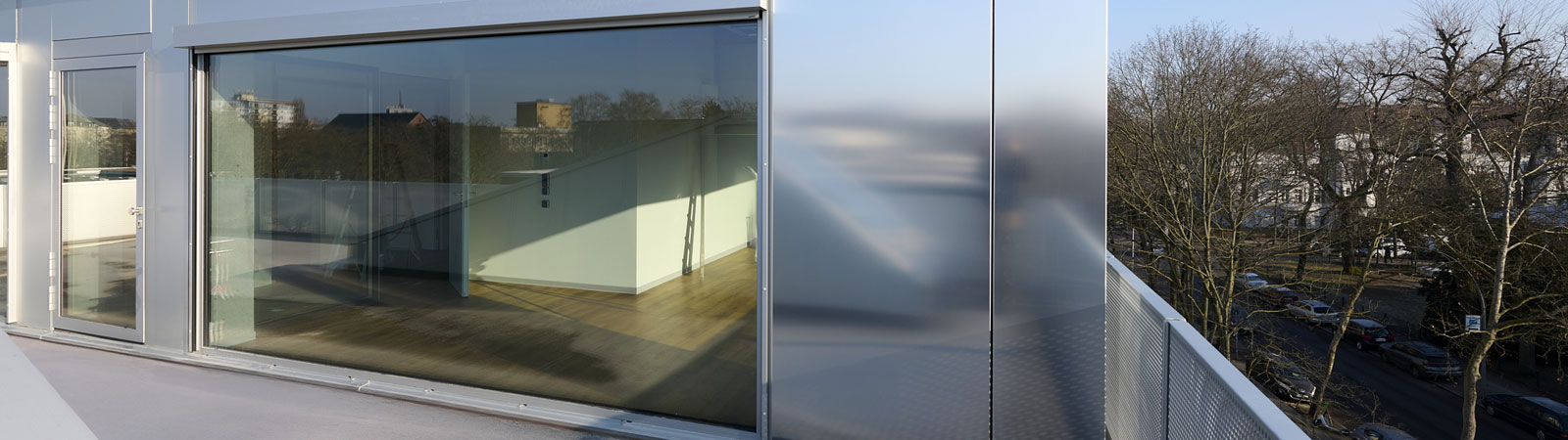 brioxAL® hochglänzende Fassadenbleche, silber eloxiert