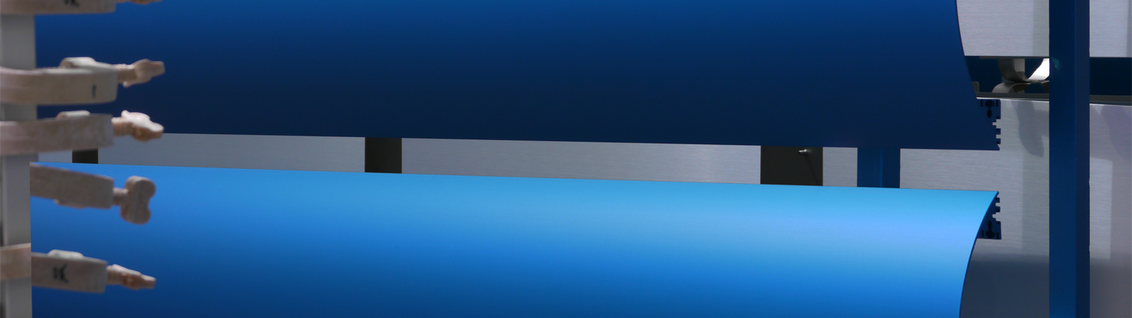 Anodised aluminium surface in Sandalor® blue