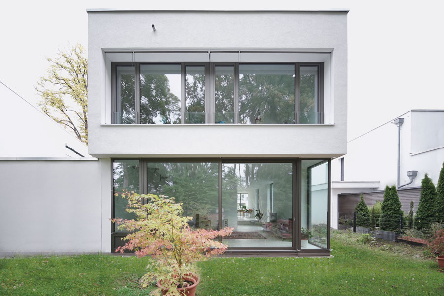 Grau eloxierte Fensterprofile