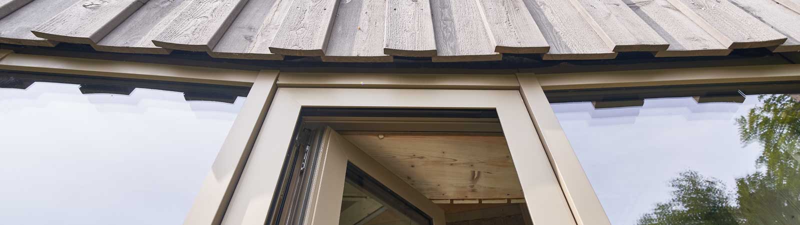 DURA®xal Pulverbeschichtung für Alu- Glasfassade