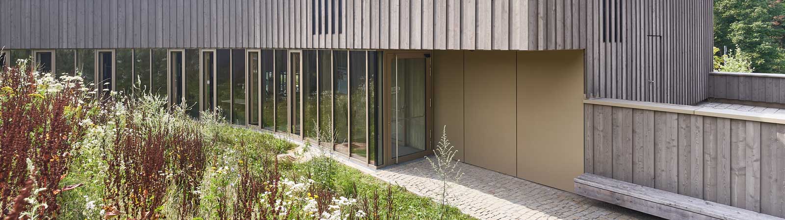 DURA®xal Pulverbeschichtung für Alu- Glasfassade