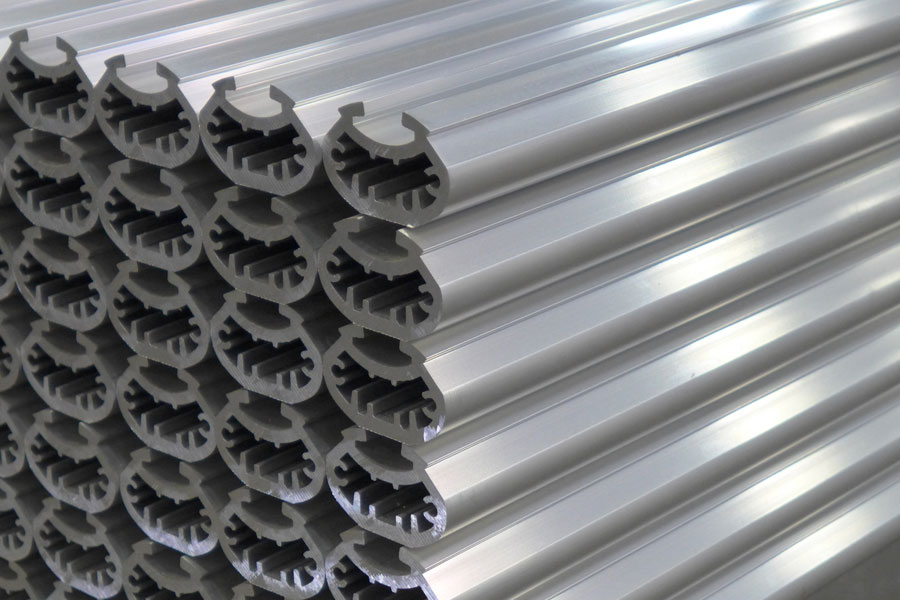 Aluminiumprofilbearbeitung von Profilen für Absturzsicherung Aluminiumprofilbearbeitung von Profilen für Absturzsicherung
